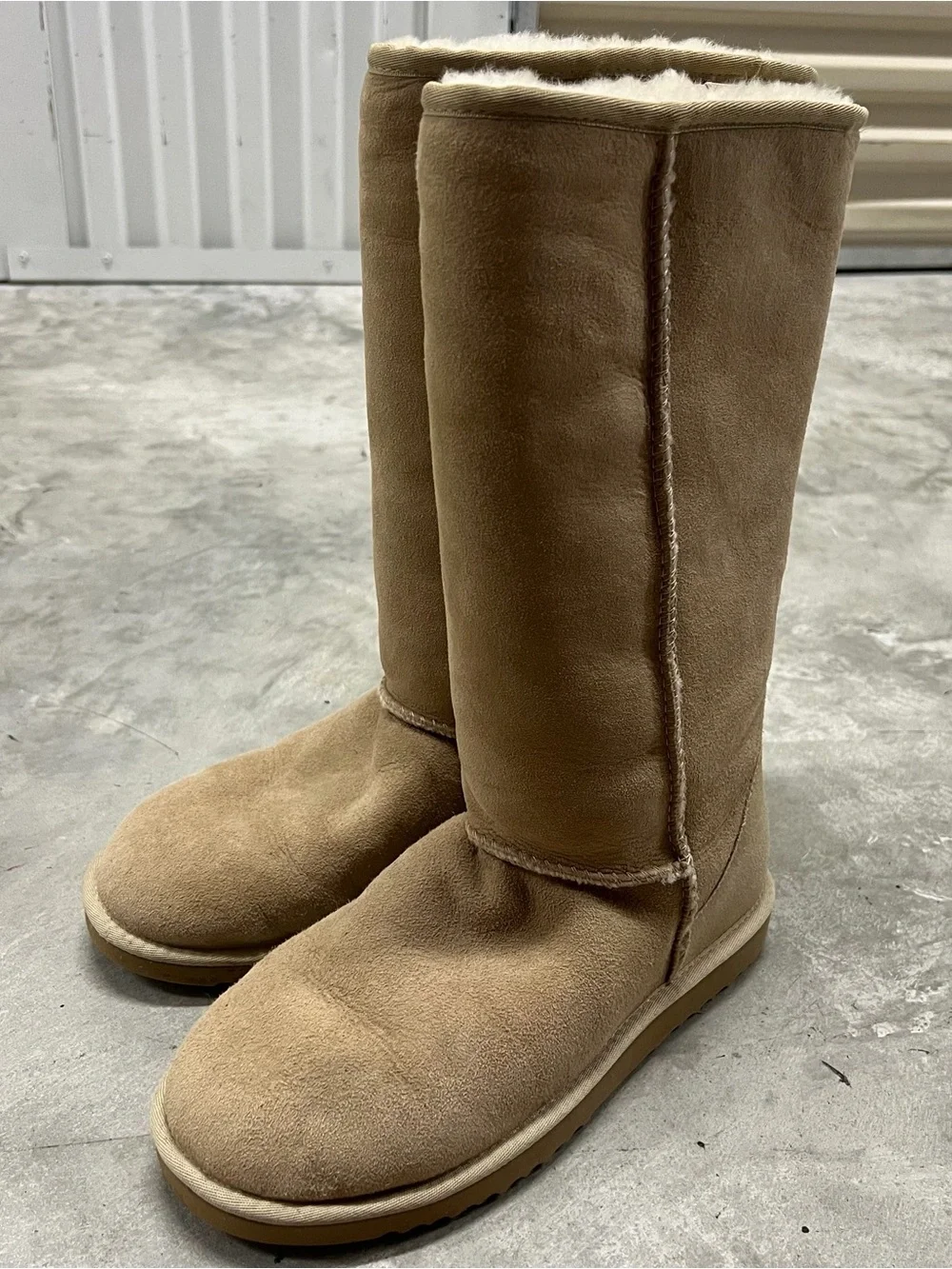 UGG Classic Tall Women’s Suede & Shearling Over the Calf Boot Beige NEW Size 9